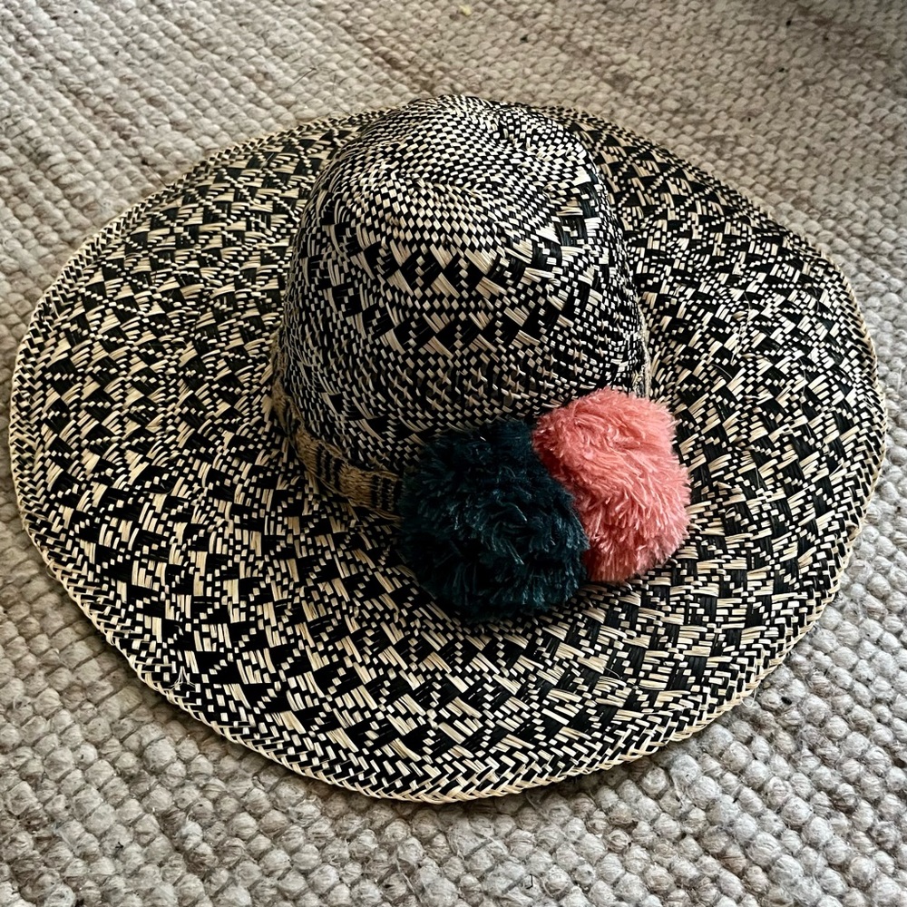 Natural straw handwoven floppy hat. Vintage.